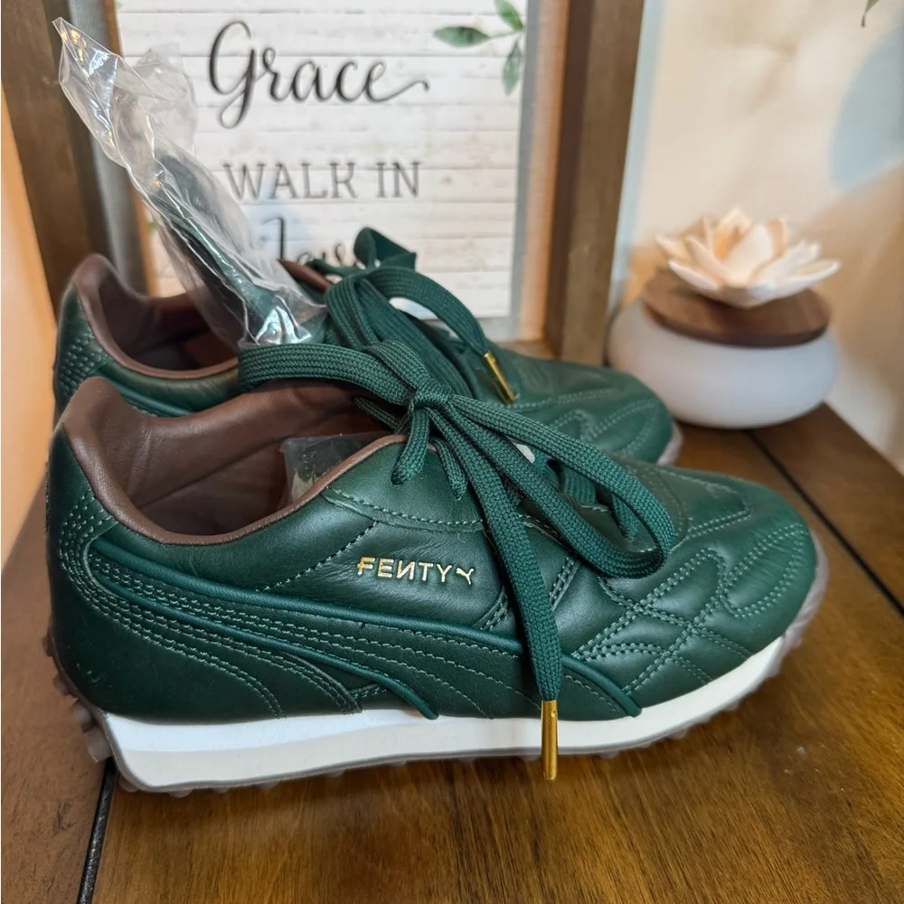 Green Girls Sneakers/Size1 Not used